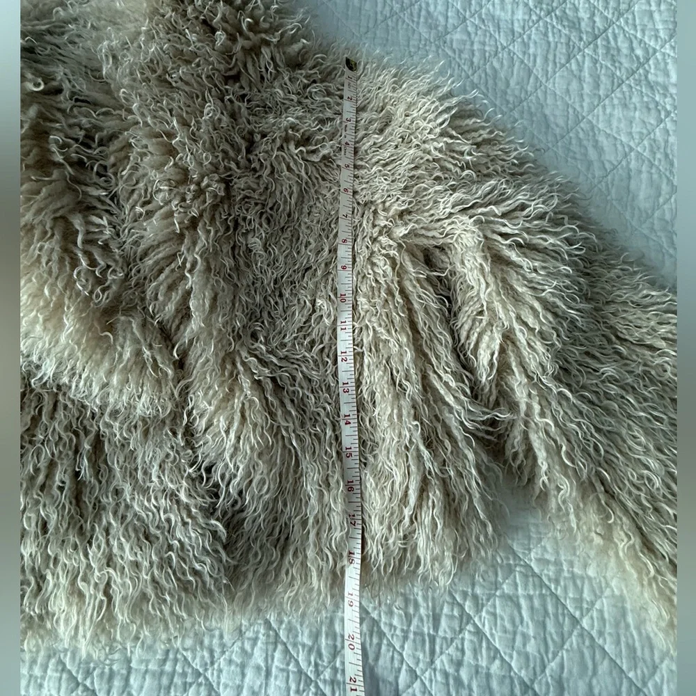 NWOT Faux Fur Cropped Jacket in Cream - Picture 5 of 7